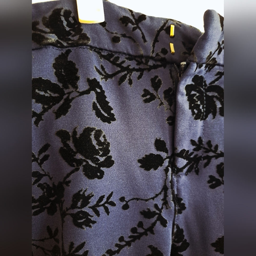 Old Navy Navy Blue Floral Velvet Cropped Pants